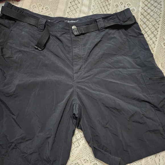 Columbia Other - Columbia Omni-Shade Sun Protection Men's Black Size 42 Cargo Shorts Belted Hike